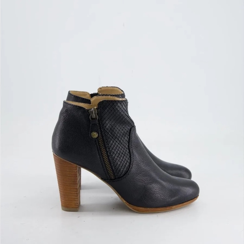 GEOX black leather booties in euc 39 8.5